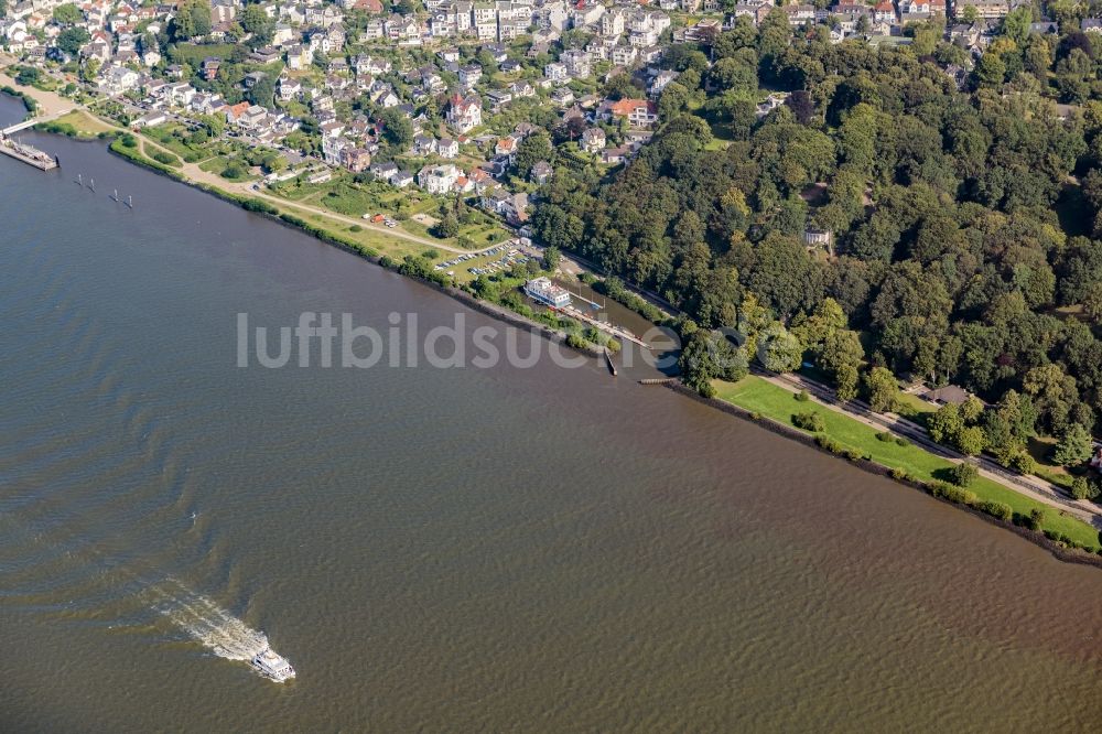 Hamburg aus der Vogelperspektive: Sport- und Segelboot - Anlegestelle am Flußufer der Elbe Blankeneser Segel-Club e.V. in Hamburg, Deutschland