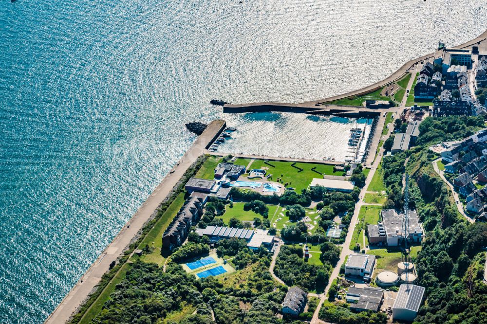 Helgoland von oben - Sport- und Segelboot - Anlegestelle Nordosthafen in Helgoland im Bundesland Schleswig-Holstein, Deutschland