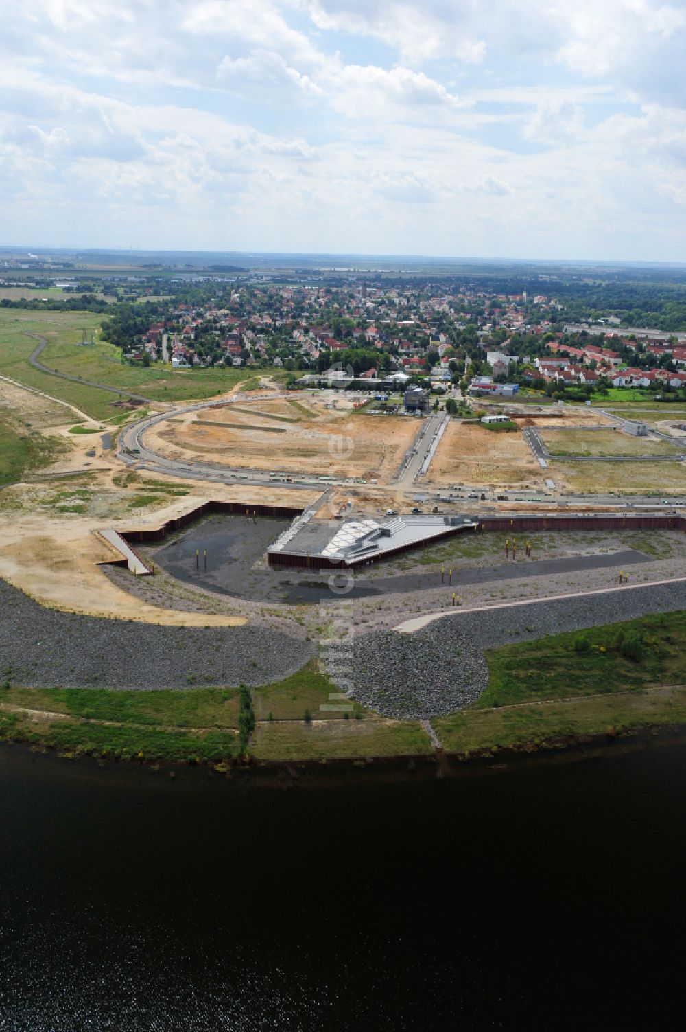 Zwenkau aus der Vogelperspektive: Sport- und Segelboot - Anlegestelle am Zwenkauer See in Zwenkau im Bundesland Sachsen, Deutschland