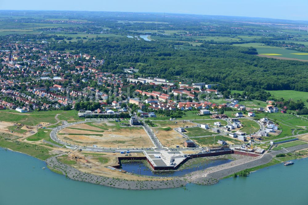 Zwenkau aus der Vogelperspektive: Sport- und Segelboot - Anlegestelle am Zwenkauer See in Zwenkau im Bundesland Sachsen, Deutschland