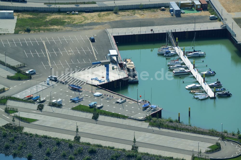 Luftbild Zwenkau - Sport- und Segelboot - Anlegestelle am Zwenkauer See in Zwenkau im Bundesland Sachsen, Deutschland