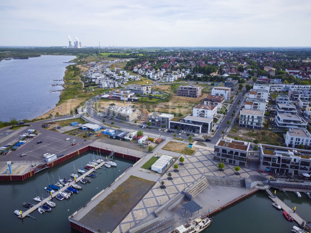 Zwenkau von oben - Sport- und Segelboot - Anlegestelle am Zwenkauer See in Zwenkau im Bundesland Sachsen, Deutschland