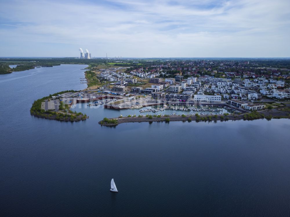 Zwenkau aus der Vogelperspektive: Sport- und Segelboot - Anlegestelle am Zwenkauer See in Zwenkau im Bundesland Sachsen, Deutschland