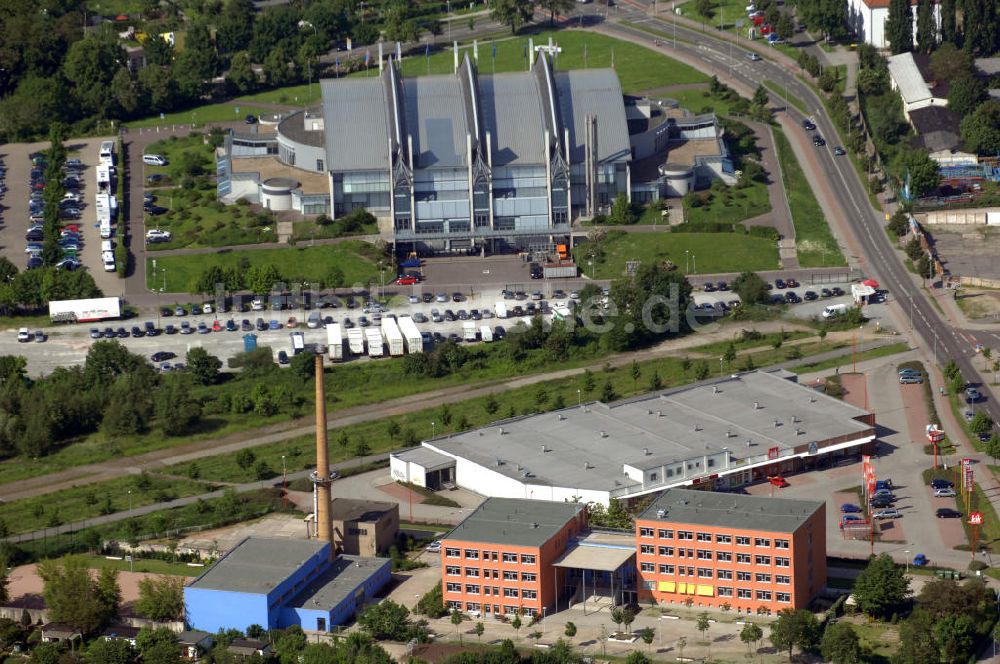 Magdeburg von oben - Sport-Sekundarschule Hans Schellheimer und die Grundschule Am Brückfeld in Magdeburg