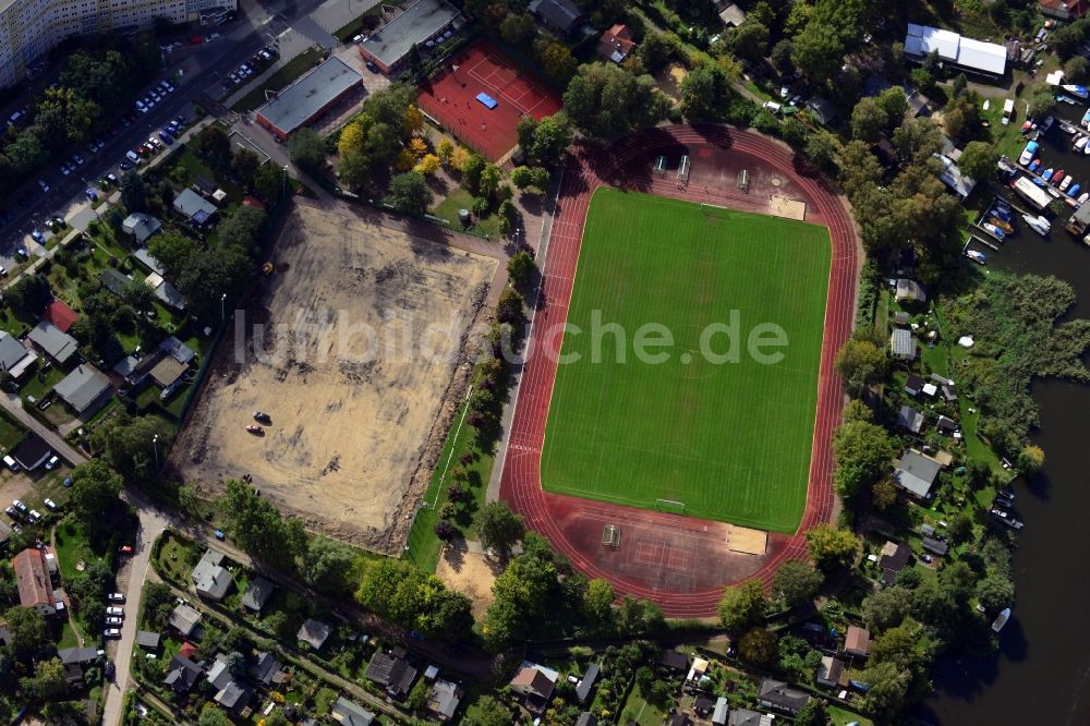 Luftaufnahme Berlin OT Köpenick - Sportanlage Allendeviertel im Ortsteil Köpenick in Berlin