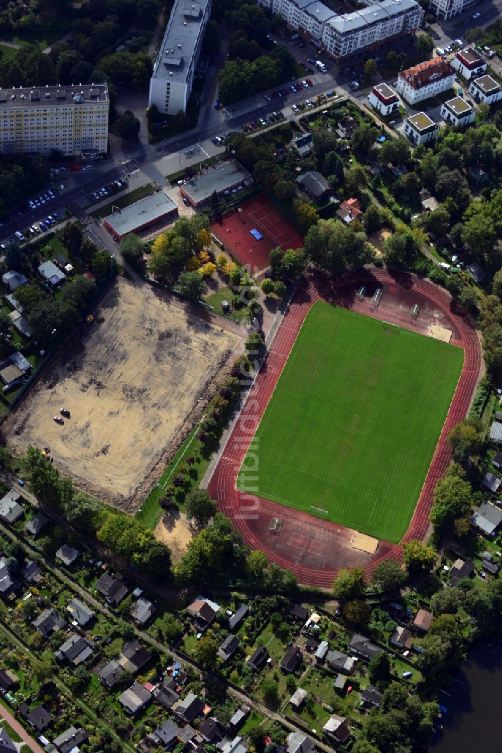 Berlin OT Köpenick von oben - Sportanlage Allendeviertel im Ortsteil Köpenick in Berlin