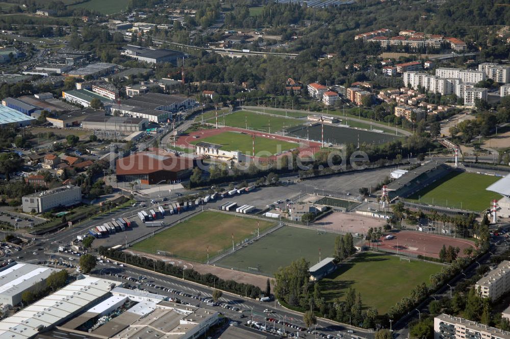 Cannes aus der Vogelperspektive: Sportanlage in Cannes Frankreich