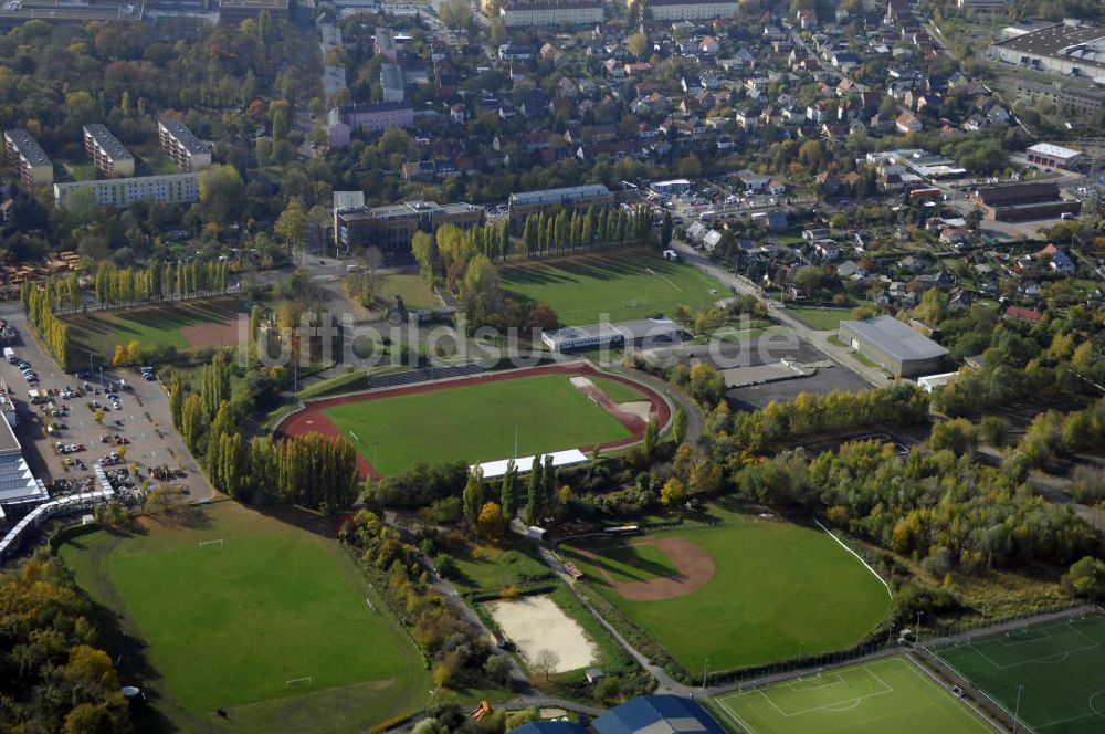 Berlin von oben - Sportanlage Rennbahnstraße / Roelckstraße in Berlin