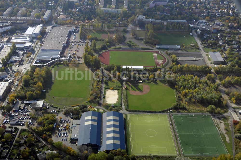 Luftaufnahme Berlin - Sportanlage Rennbahnstraße / Roelckstraße in Berlin