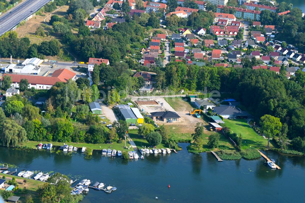 Luftbild Rüdersdorf - Sportboot- Anlegestelle am Uferbereich des Motorsportclub Kalksee e.V. am Strausberger Mühlenfließ in Rüdersdorf im Bundesland Brandenburg, Deutschland