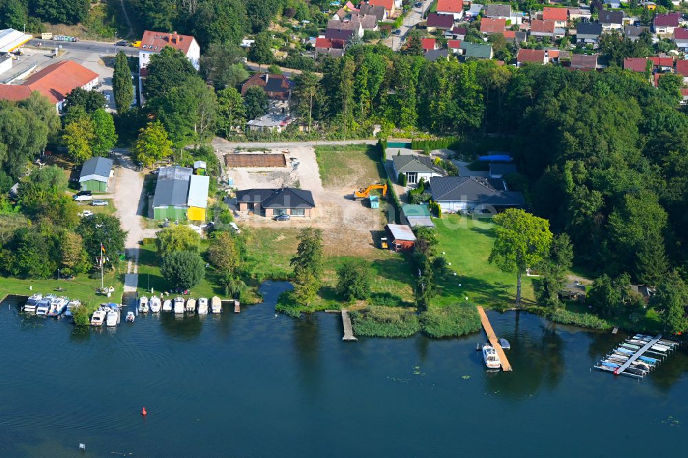 Luftaufnahme Rüdersdorf - Sportboot- Anlegestelle am Uferbereich des Motorsportclub Kalksee e.V. am Strausberger Mühlenfließ in Rüdersdorf im Bundesland Brandenburg, Deutschland