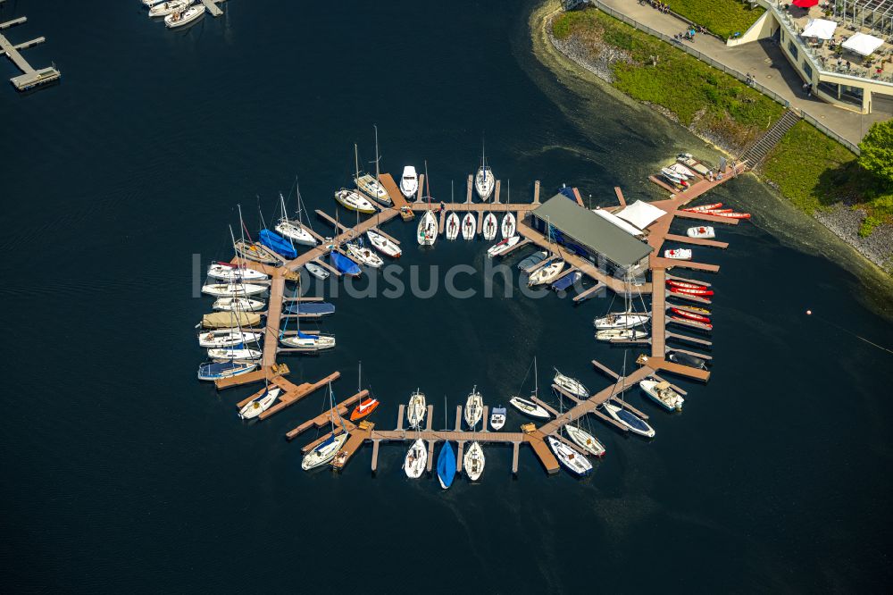 Heimbach von oben - Sportboot- Anlegestelle am Uferbereich Rurtalsperre Schwammenauel in Heimbach im Bundesland Nordrhein-Westfalen, Deutschland