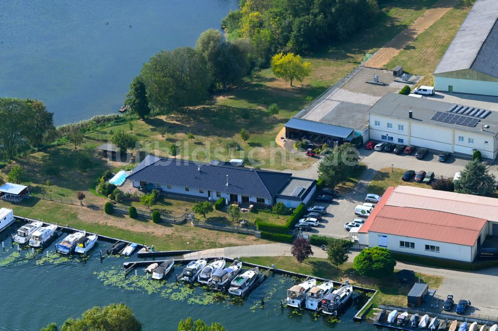 Luftaufnahme Rüdersdorf - Sportboot- Anlegestelle am Uferbereich Strausberger Mühlenfließ - Hohler See in Rüdersdorf im Bundesland Brandenburg, Deutschland