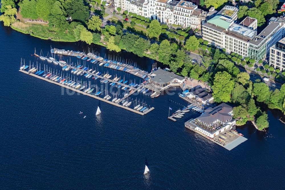 Luftaufnahme Hamburg Sportboot Anlegestellen Und Bootsliegeplatzen Am Uferbereich Der Alster In Hamburg Deutschland