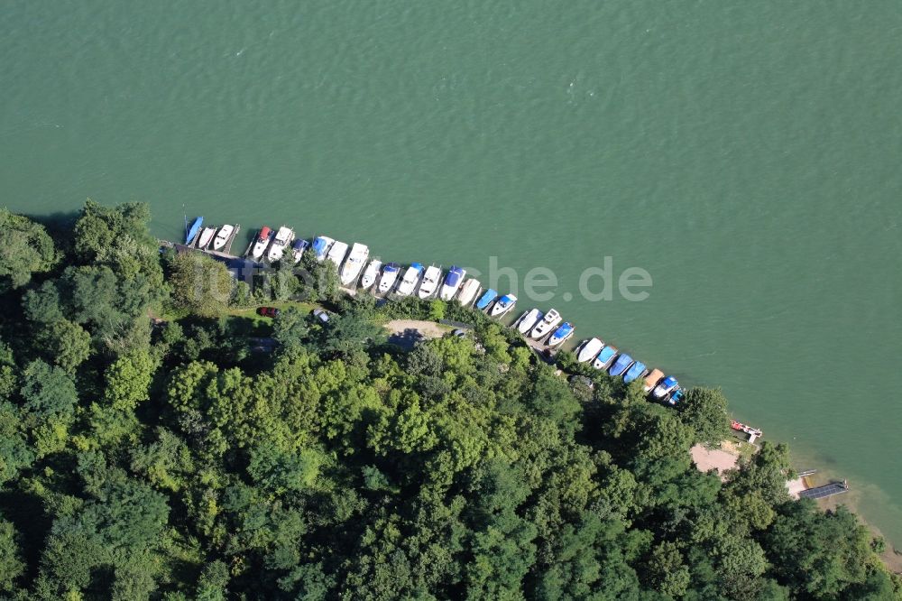 Luftbild Rheinfelden (Baden) - Sportboot- Anlegestellen und Bootsliegeplätze am Uferbereich des Rheines in Rheinfelden (Baden) im Bundesland Baden-Württemberg