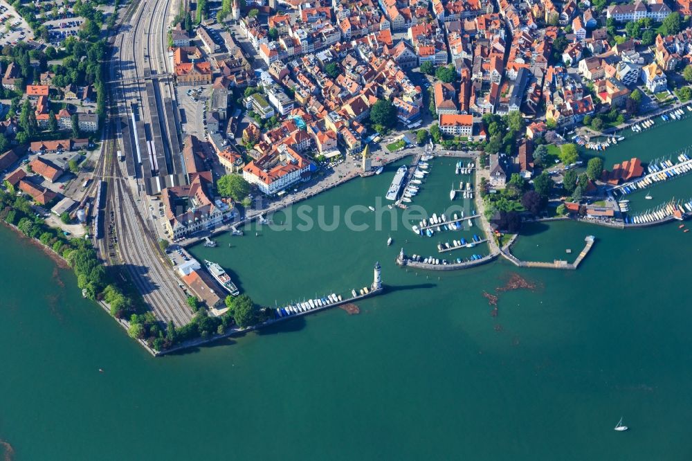 Luftbild Lindau (Bodensee) - Sportboot- Anlegestellen und Bootsliegeplätzen am Uferbereich in Lindau (Bodensee) im Bundesland Bayern, Deutschland