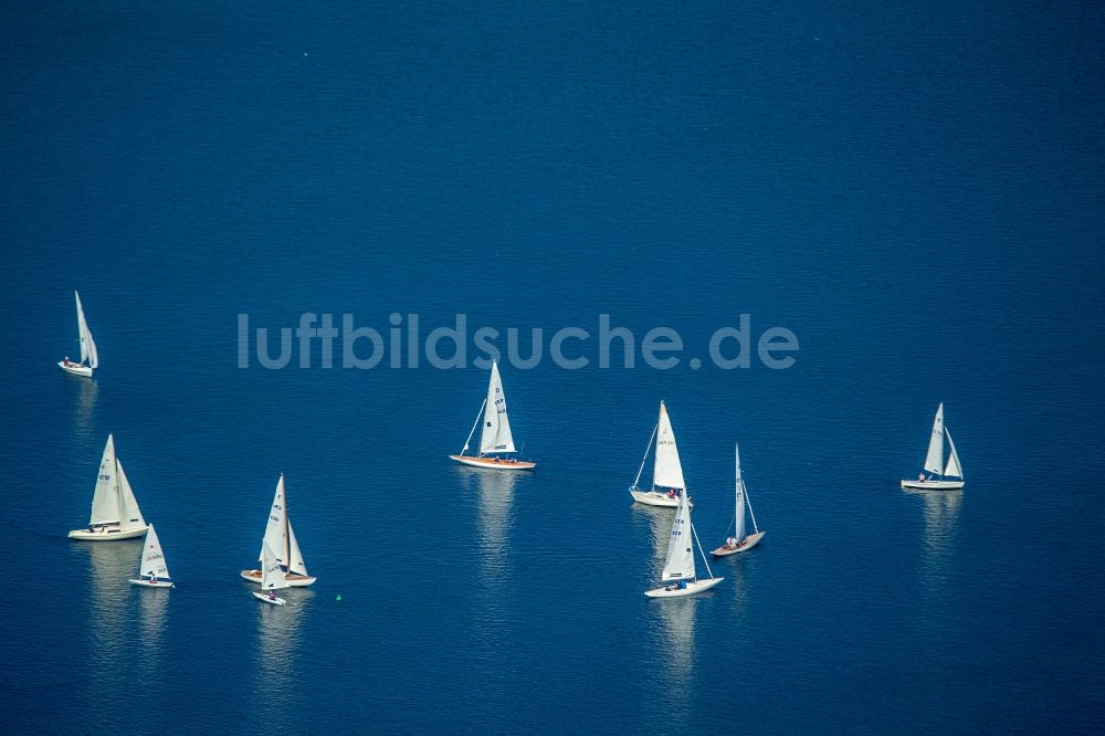 Luftbild Essen - Sportboot - Segelschiff in Fahrt auf der Ruhr in Essen im Bundesland Nordrhein-Westfalen