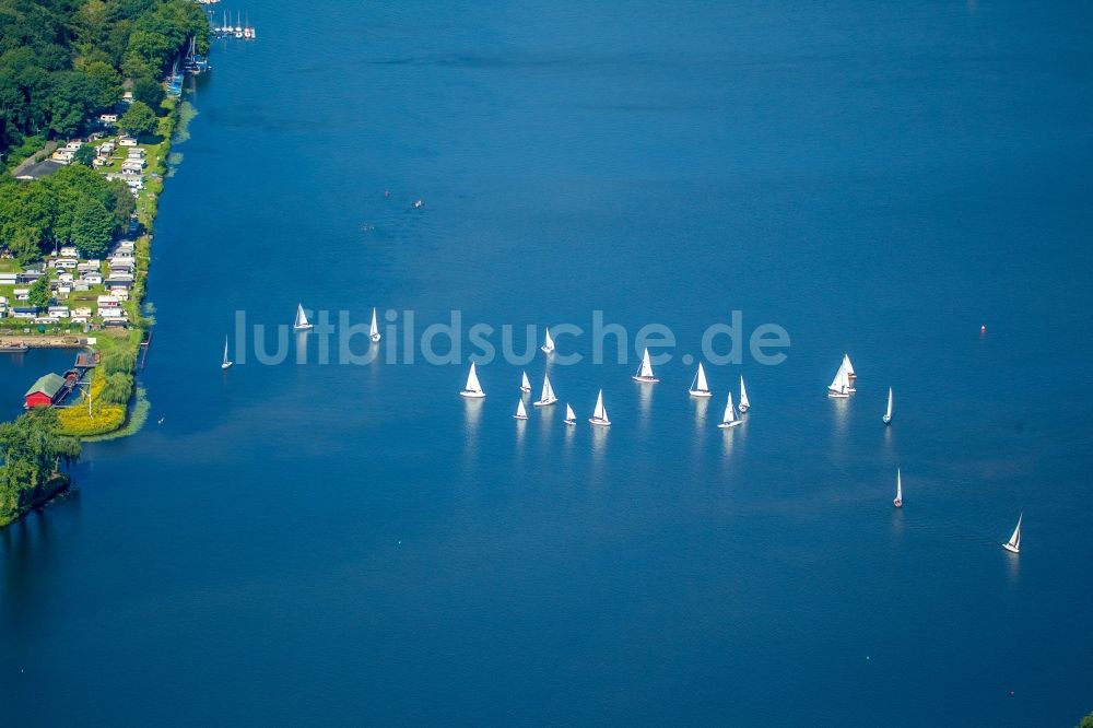 Essen von oben - Sportboot - Segelschiff in Fahrt auf der Ruhr in Essen im Bundesland Nordrhein-Westfalen