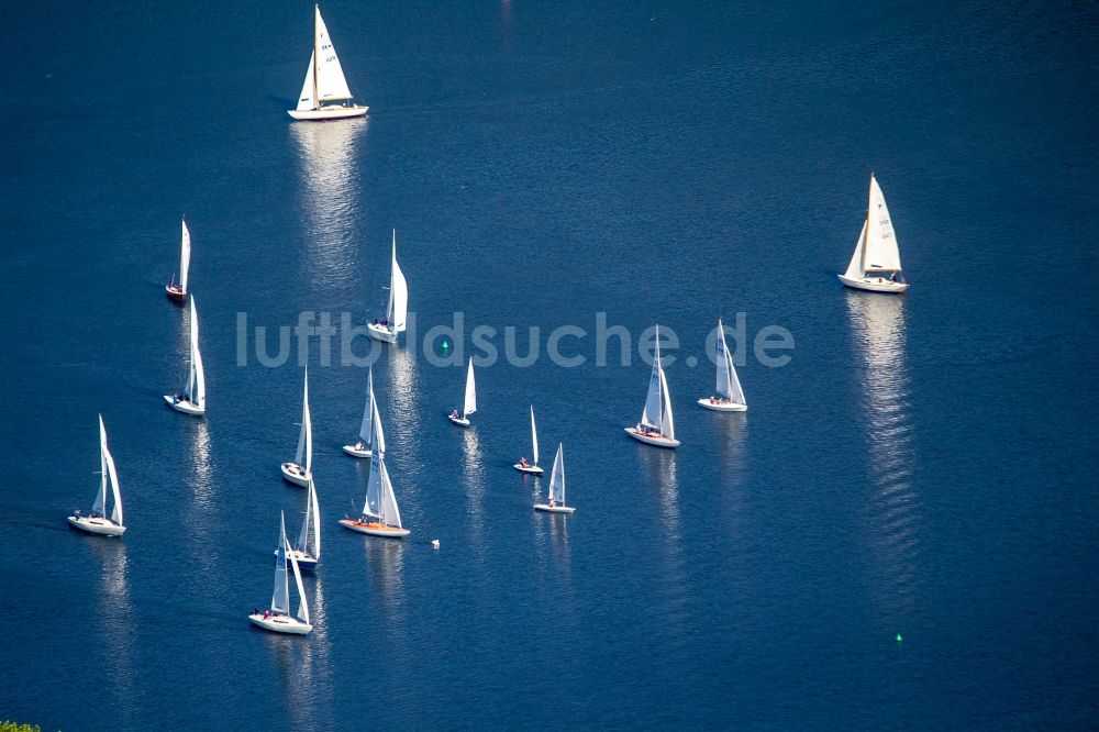 Luftbild Essen - Sportboot - Segelschiff in Fahrt auf der Ruhr in Essen im Bundesland Nordrhein-Westfalen