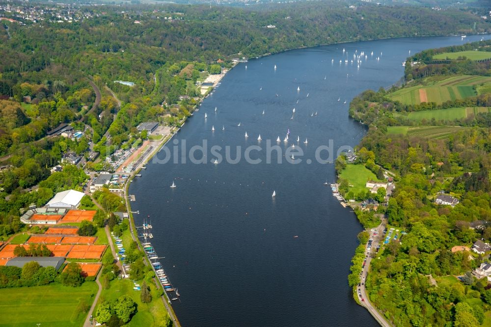 Essen von oben - Sportboot - Segelschiff in Fahrt auf der Ruhr in Essen im Bundesland Nordrhein-Westfalen