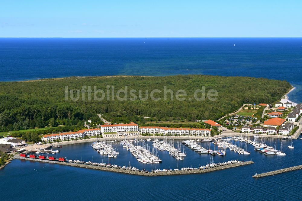 Ostseebad Boltenhagen von oben - Sportboot - Segelschiff Hafen an der Baltischen Promenade in Ostseebad Boltenhagen im Bundesland Mecklenburg-Vorpommern