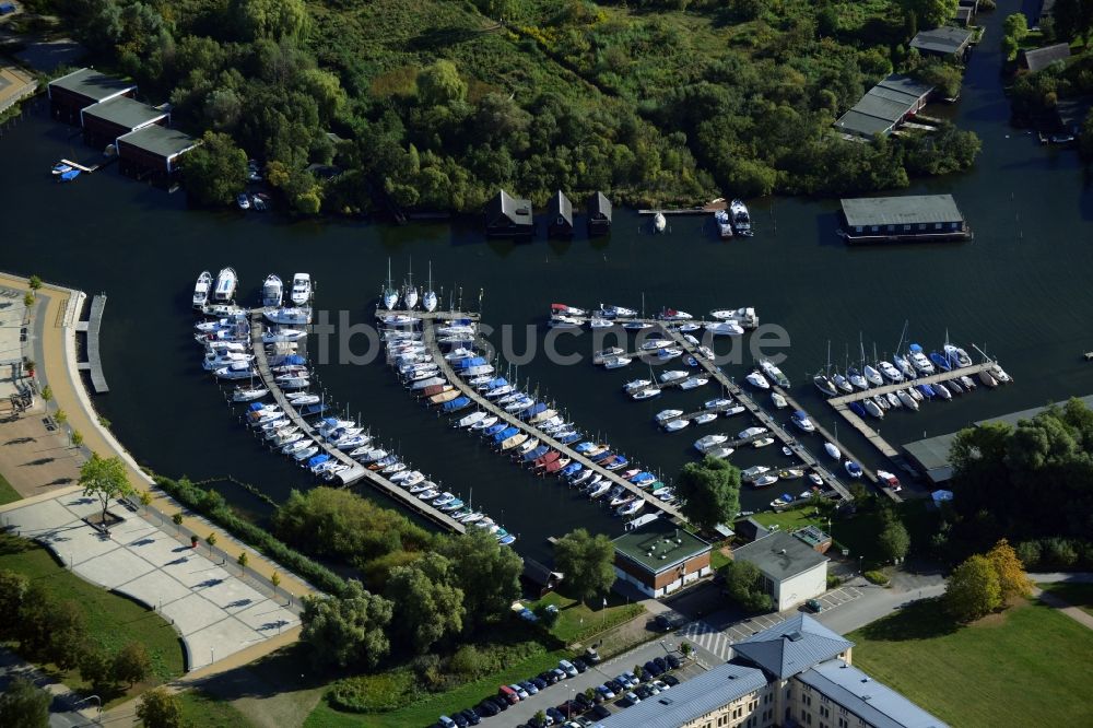 Schwerin von oben - Sportboot- und Yachhafen an der Werderstraße in Schwerin im Bundesland Mecklenburg-Vorpommern