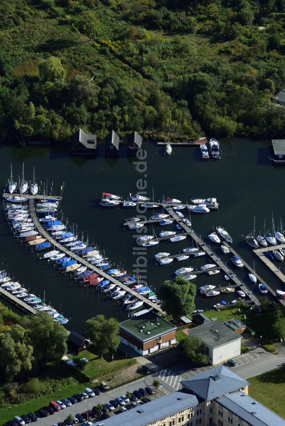 Schwerin aus der Vogelperspektive: Sportboot- und Yachhafen an der Werderstraße in Schwerin im Bundesland Mecklenburg-Vorpommern