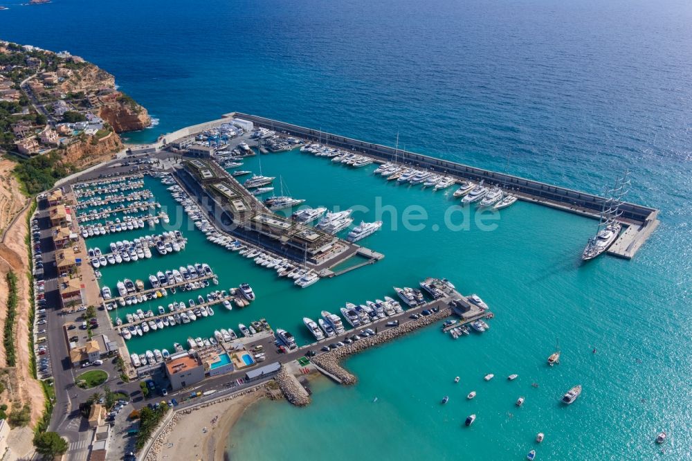 Luftaufnahme Calvia - Sportboot- und Yachthafen Calvia an der Mittelmeerküste der der spanischen Baleareninsel Mallorca in Spanien