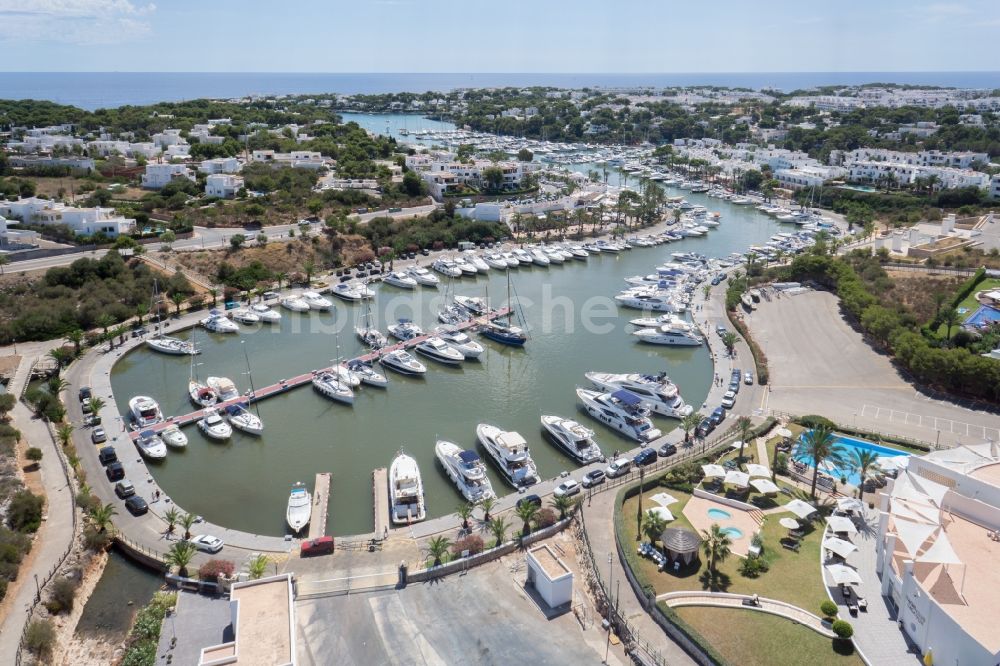 Luftbild Santanyí - Sportboot- und Yachthafen Santanyí an der Mittelmeerküste der der spanischen Baleareninsel Mallorca in Spanien