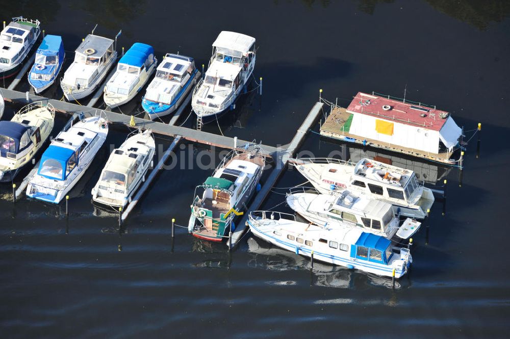 Oranienburg OT Lehnitz von oben - Sportboothafen am Ufer des Lehnitzsee bei Oranienburg