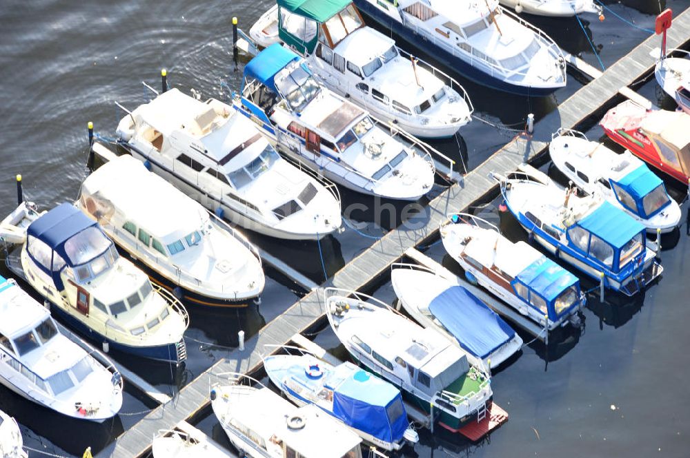 Oranienburg OT Lehnitz von oben - Sportboothafen am Ufer des Lehnitzsee bei Oranienburg