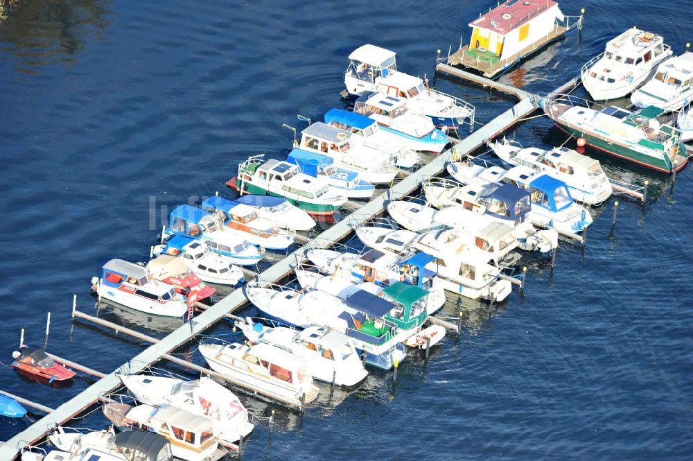 Oranienburg OT Lehnitz aus der Vogelperspektive: Sportboothafen am Ufer des Lehnitzsee bei Oranienburg