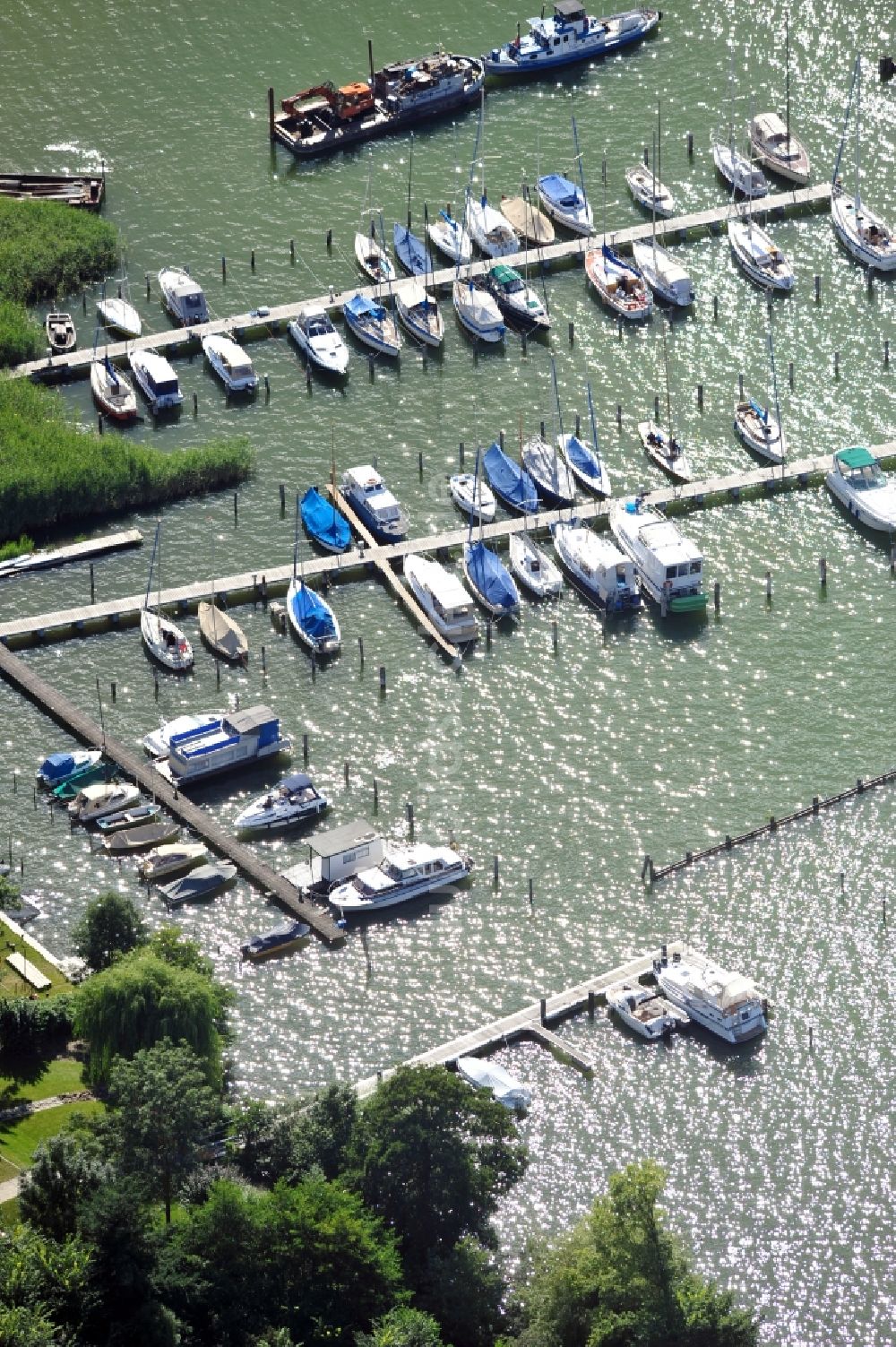 Diensdorf-Radlow von oben - Sportboothafen am Ufer des Scharmützelsees in Diensdorf-Radlow im Bundesland Brandenburg