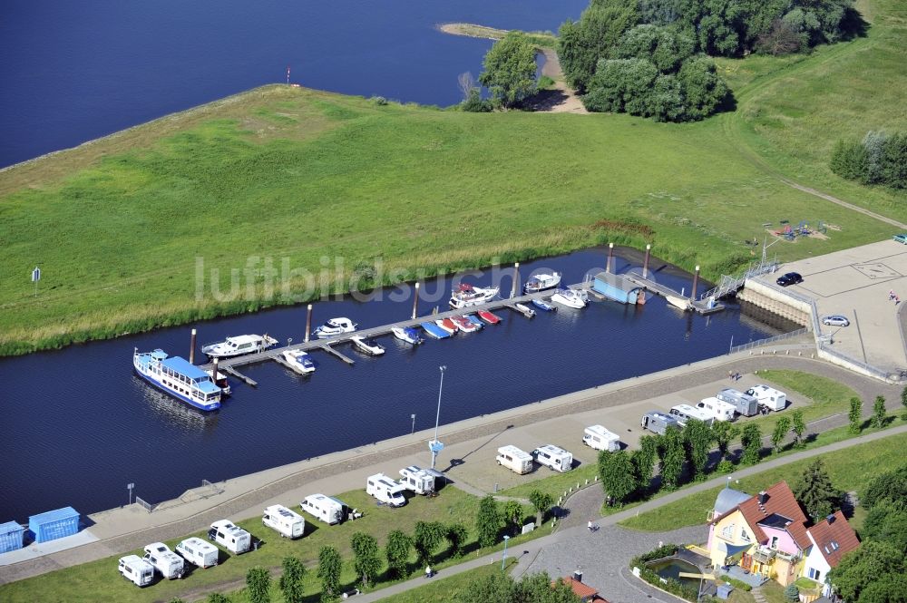 Wittenberge aus der Vogelperspektive: Sportboothafen / Yachthafen Nedwighafen und Wohnwagenstellplatz an der Elbstraße in Wittenberge im Bundesland Brandenburg