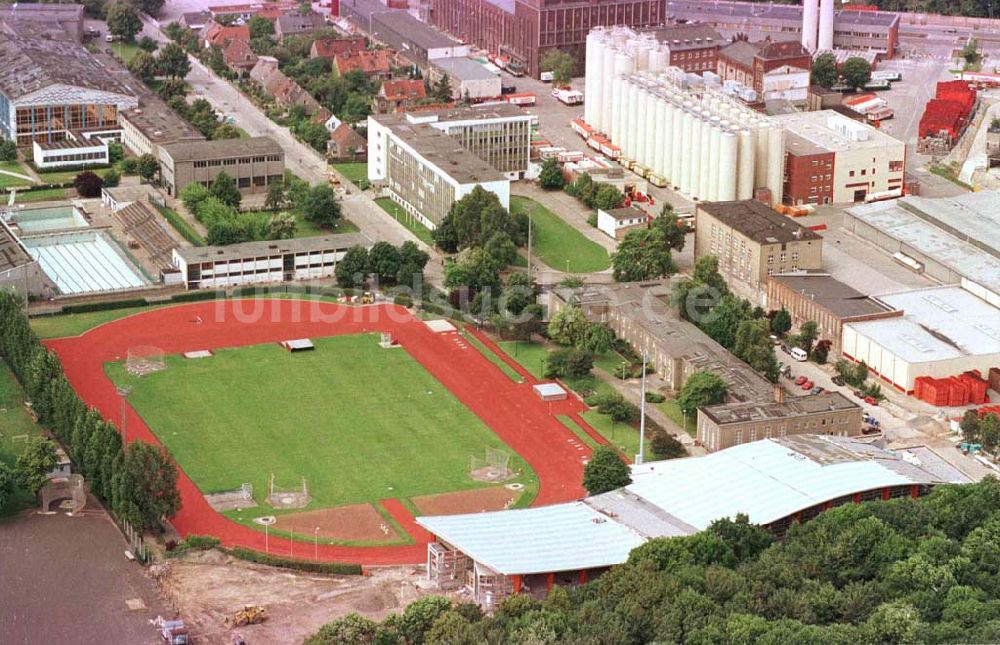 Berlin / Hohenschönhausen von oben - Sportforum Berlin-Weißensee an der Indira-Ghandi Straße