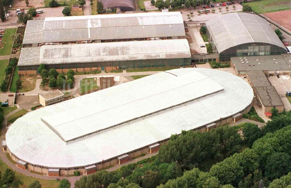 Berlin / Hohenschönhausen von oben - Sportforum Berlin-Weißensee an der Indira-Ghandi Straße