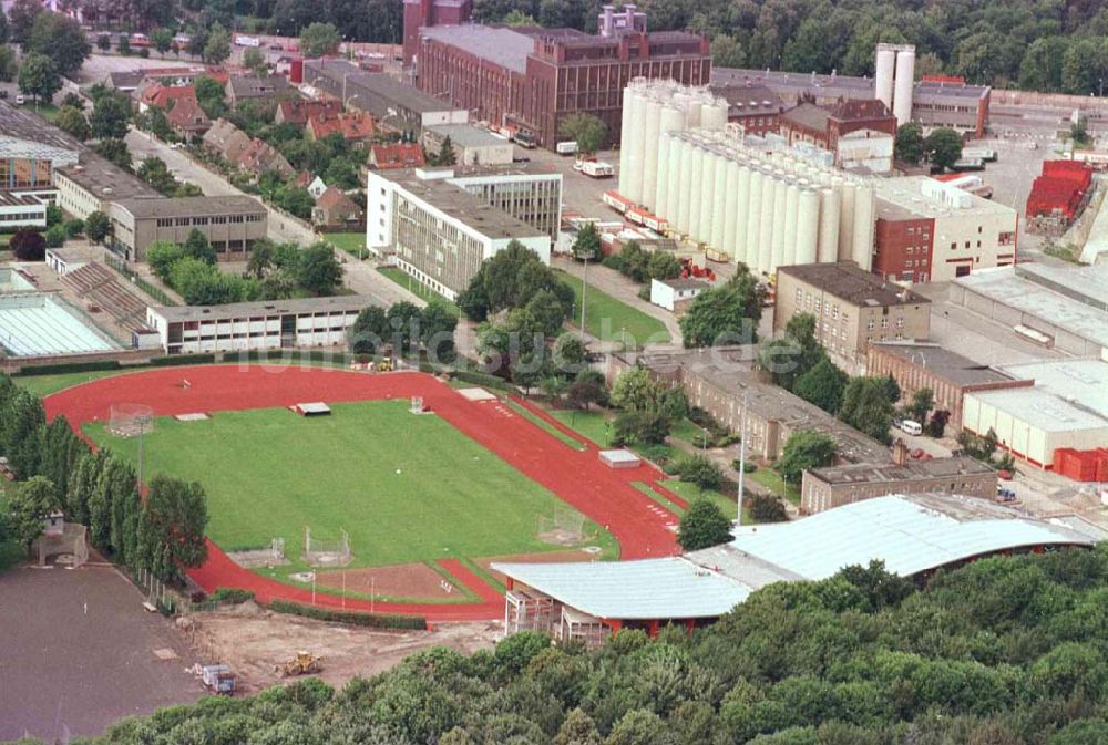 Luftbild Berlin / Hohenschönhausen - Sportforum Berlin-Weißensee an der Indira-Ghandi Straße