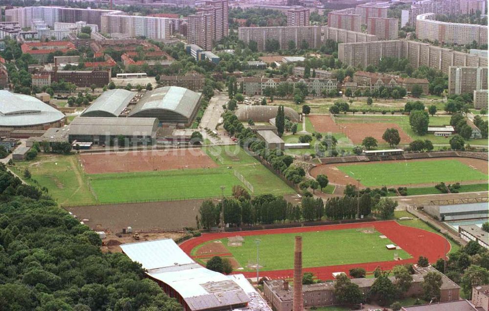 Luftbild Berlin / Hohenschönhausen - Sportforum Berlin-Weißensee an der Indira-Ghandi Straße