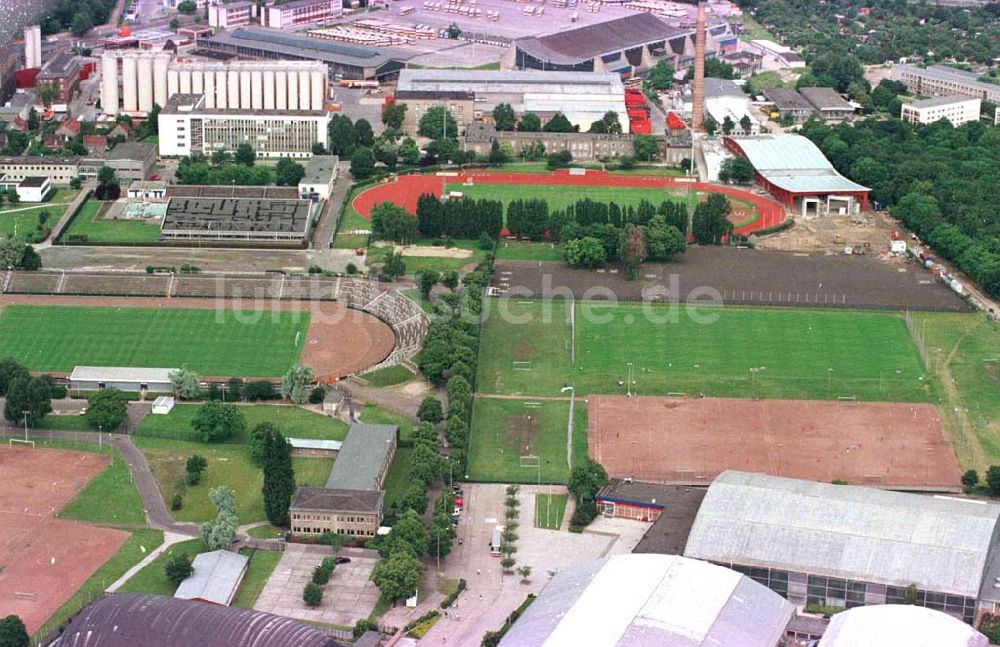 Luftbild Berlin / Hohenschönhausen - Sportforum Berlin-Weißensee an der Indira-Ghandi Straße