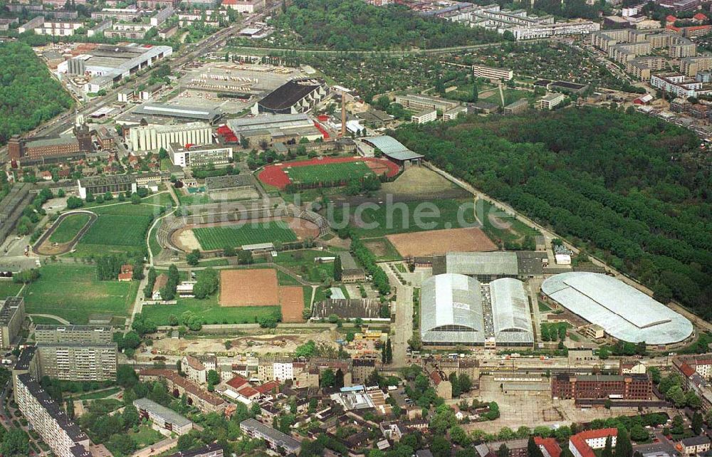 Luftbild Berlin-Hohenschönhausen - Sportforum Hohenschönhausen an der Konrad-Wolf-Straße