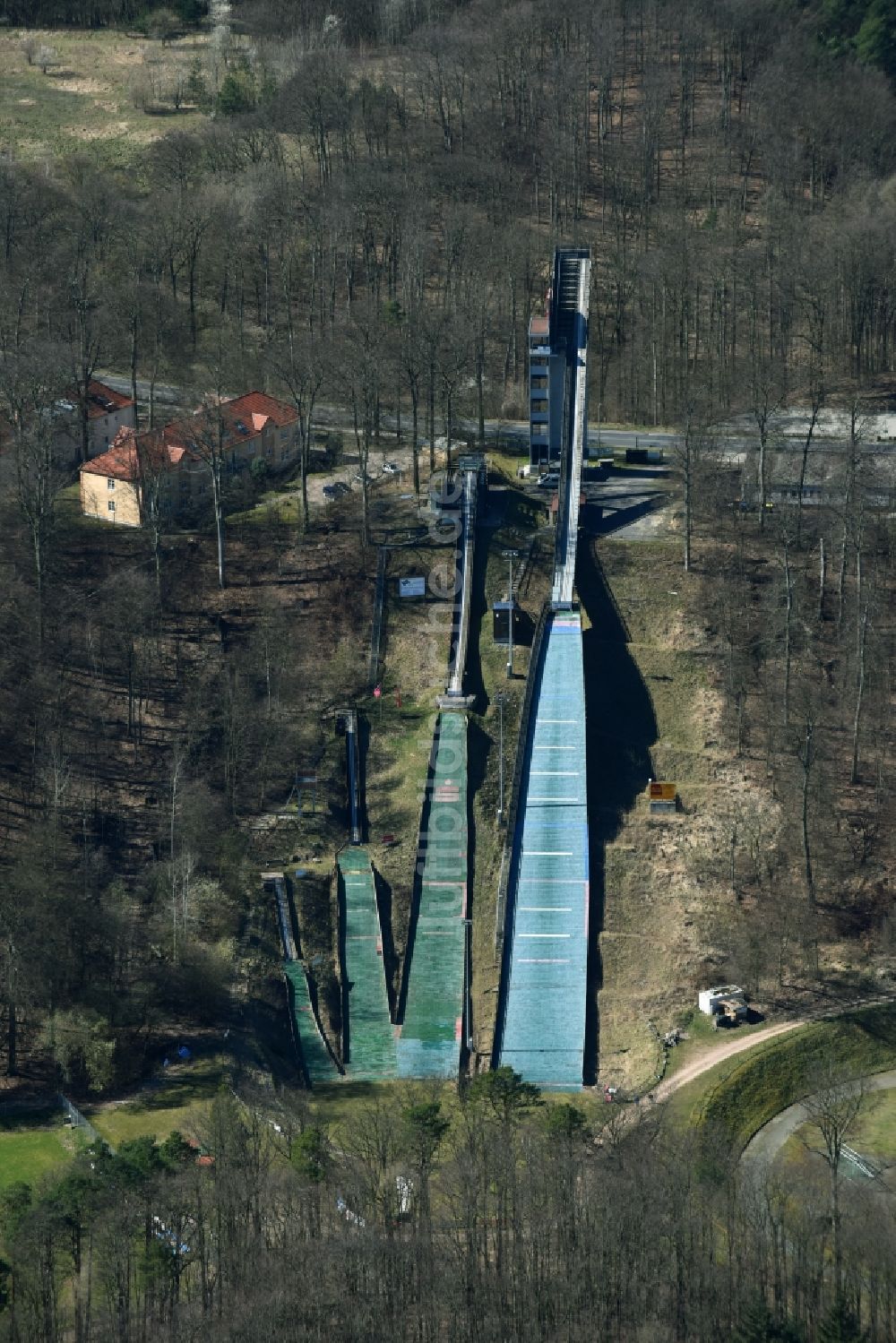 Luftaufnahme Bad Freienwalde (Oder) - Sportgelände der Schanzen - Sprungschanzen am Papengrund des Wintersportverein 1923 e.V. in Bad Freienwalde (Oder) im Bundesland Brandenburg