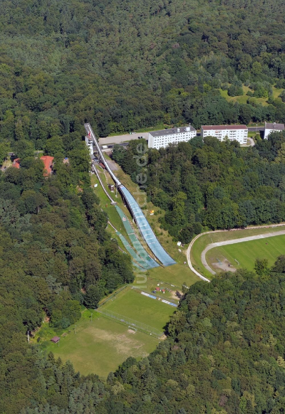 Bad Freienwalde (Oder) von oben - Sportgelände der Schanzen - Sprungschanzen am Papengrund des Wintersportverein 1923 e.V. in Bad Freienwalde (Oder) im Bundesland Brandenburg