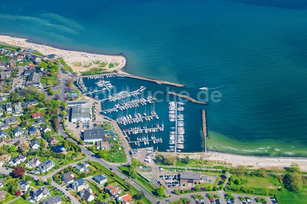 Strande von oben - Sporthafen im Ostsee -Bad Strande bei Kiel im Bundesland Schleswig-Holstein, Deutschland