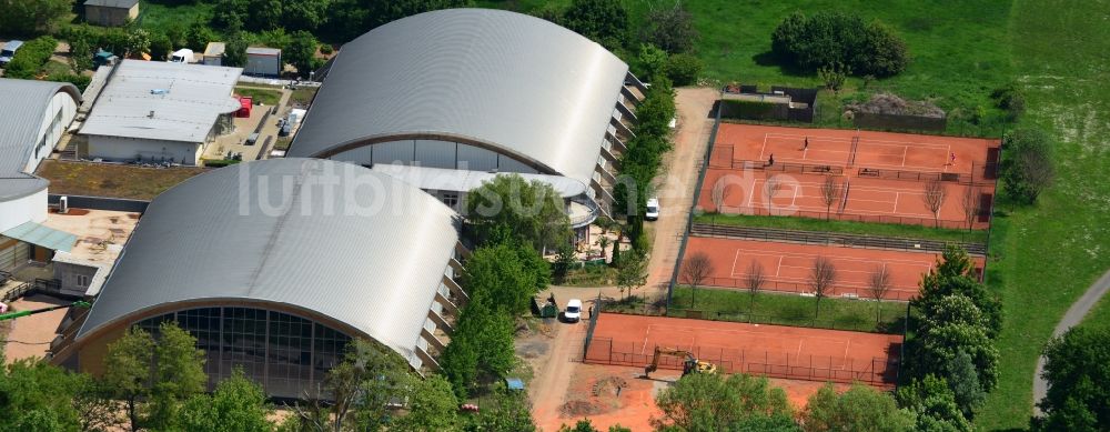 Magdeburg von oben - Sporthallen des Sort- und Fitneßzentrums der Life im Herrenkrug GmbH &Co. KG vor der Wiedereröffung nach Hochwasserschäden in Magdeburg im Bundesland Sachsen-Anhalt