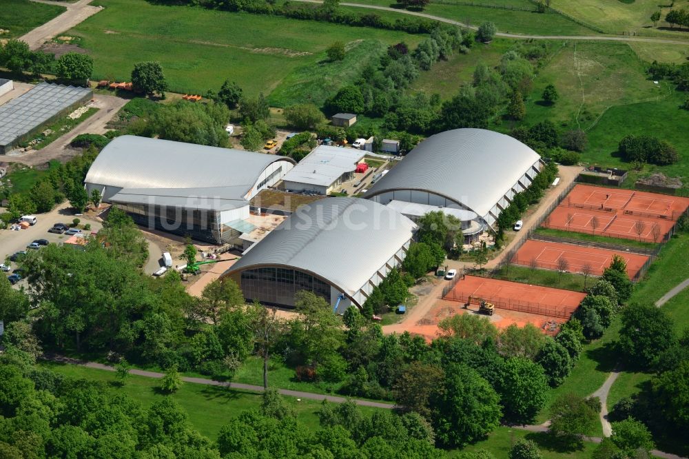 Luftbild Magdeburg - Sporthallen des Sort- und Fitneßzentrums der Life im Herrenkrug GmbH &Co. KG vor der Wiedereröffung nach Hochwasserschäden in Magdeburg im Bundesland Sachsen-Anhalt