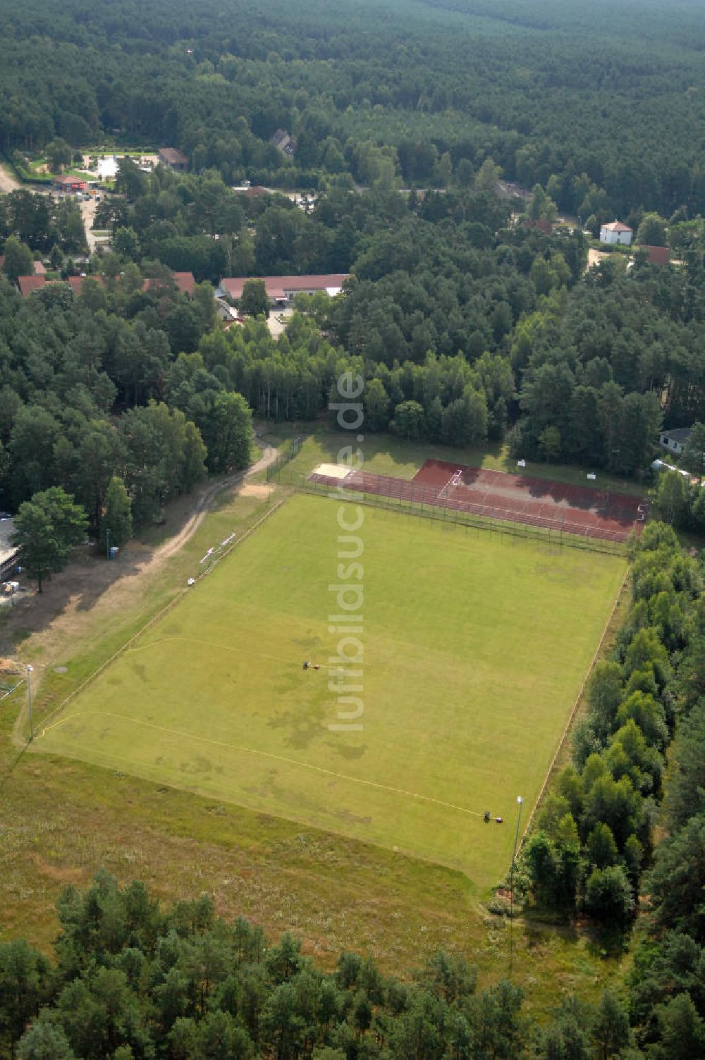 Borkheide von oben - Sportplatz in Borkheide