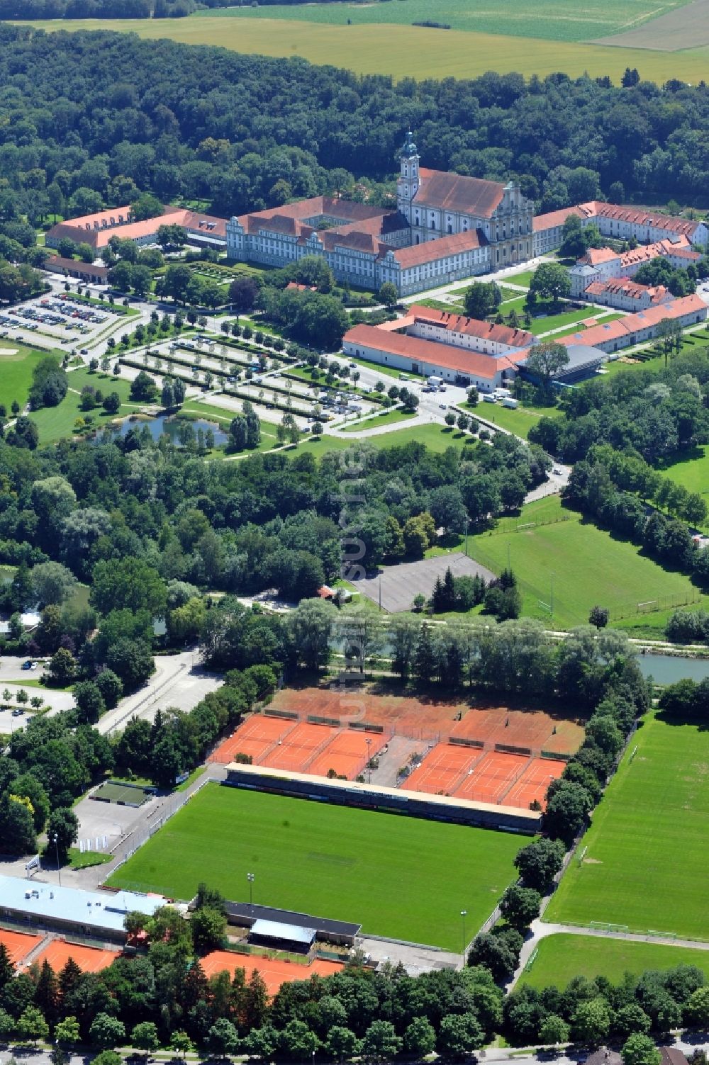 Luftaufnahme Fürstenfeldbruck - Sportplatz des SC Fürstenfeldbruck im Bundesland Bayern