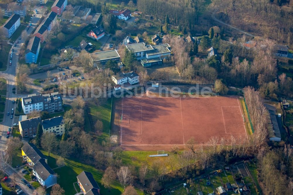 Luftaufnahme Hattingen - Sportplatz- Fussballplatz und Ascheplatz des Vereins für Leibesübungen Winz-Baak im Ortsteil Winz-Baak in Hattingen im Bundesland Nordrhein-Westfalen