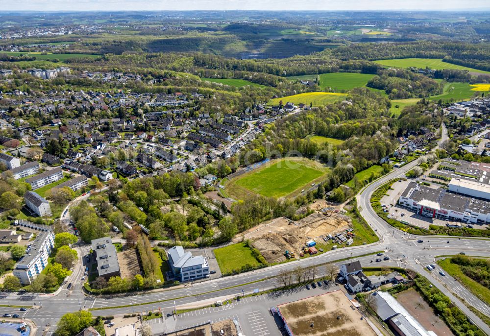 Birth von oben - Sportplatz- Fußballplatz in Birth im Bundesland Nordrhein-Westfalen, Deutschland