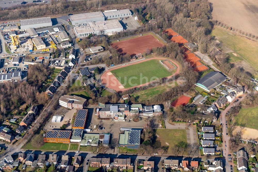 Bottrop von oben - Sportplatz- Fussballplatz des SV 1911 Bottrop e.V. In den Weywiesen in Bottrop im Bundesland Nordrhein-Westfalen, Deutschland